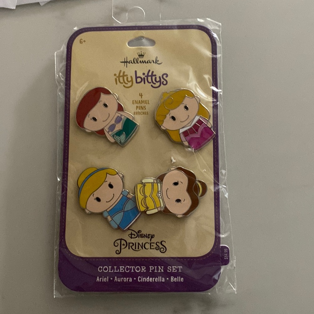 Hallmark itty bittys Disney Princess Collector Pin Set